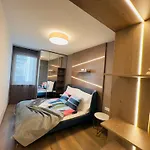Karzo Lu 205 Free Garage Apartment