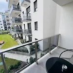 Karzo Lu 205 Free Garage Apartment