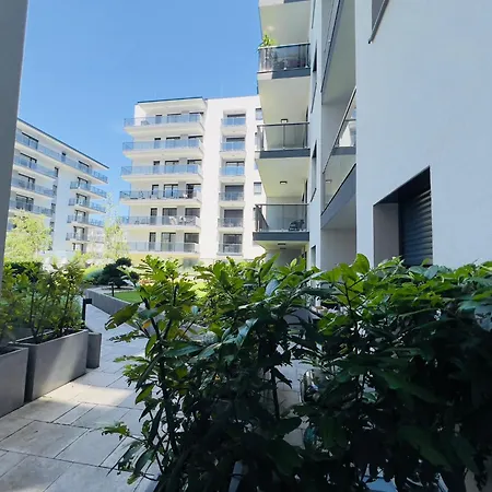 Karzo Lu 205 Free Garage Apartment *