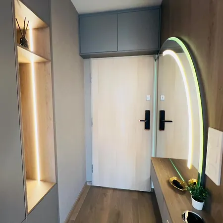 Karzo Lu 205 Free Garage Apartment *